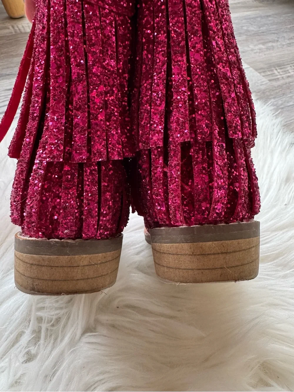 Toddler girls (size 8) hot pink glitter fringe fashion  boots - Bums & Roses